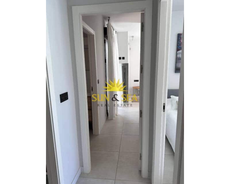 Villa/Maison de 2 chambres à louer à Orihuela Costa avec piscine - 2 300 € (Ref: 9506931)