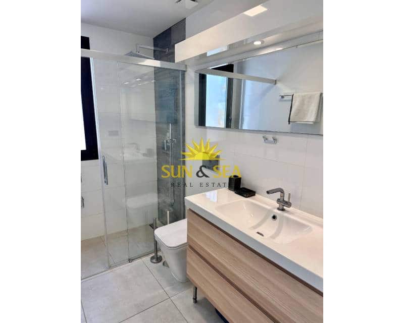 Villa/Maison de 2 chambres à louer à Orihuela Costa avec piscine - 2 300 € (Ref: 9506931)