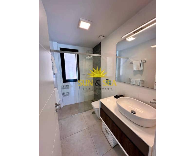 Villa/Maison de 2 chambres à louer à Orihuela Costa avec piscine - 2 300 € (Ref: 9506931)