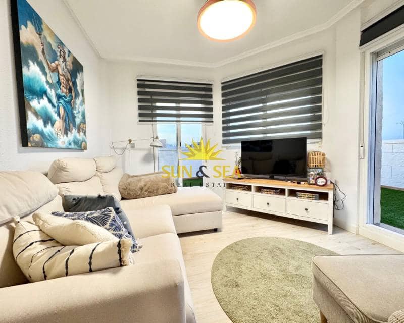 2 slaapkamer Penthouse te huur in La Mata - € 1.100 (Ref: 9516212)