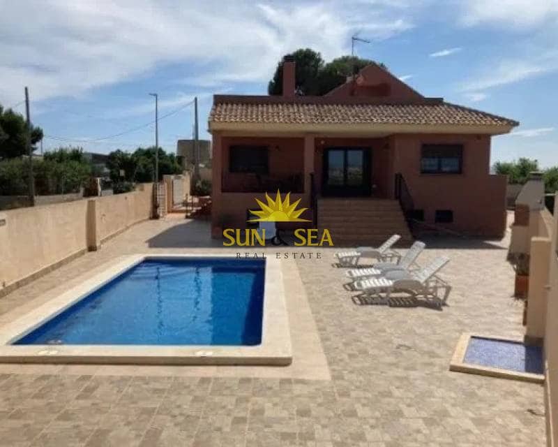 4 camera da letto Villa da affittare in La Union con piscina garage - 1.400 € (Rif: 9516517)