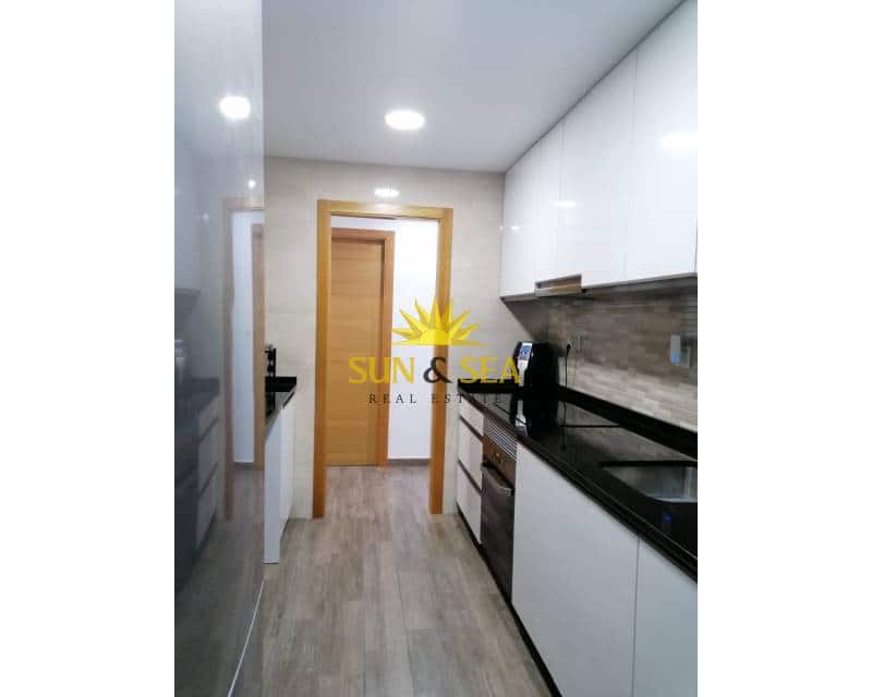 3 bedroom Apartment for rent in Torrevieja with garage - € 1,000 (Ref: 9516518)