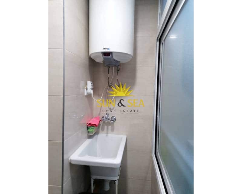 3 bedroom Apartment for rent in Torrevieja with garage - € 1,000 (Ref: 9516518)