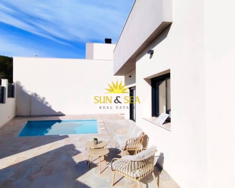 Chalet de 3 habitaciones en Pinar de Campoverde en venta con piscina - 437.800 € (Ref: 9525628)