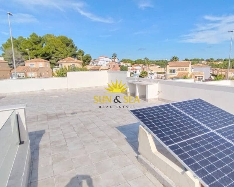 Chalet de 3 habitaciones en Pinar de Campoverde en venta con piscina - 437.800 € (Ref: 9525628)