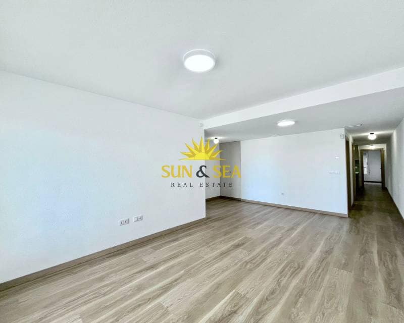 Appartement de 4 chambres à louer à Torrevieja avec garage - 1 500 € (Ref: 9529031)