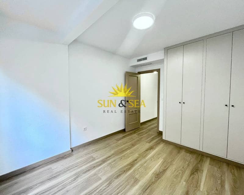 Appartement de 4 chambres à louer à Torrevieja avec garage - 1 500 € (Ref: 9529031)