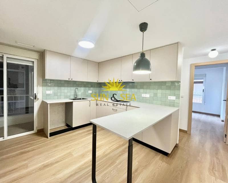 Appartement de 4 chambres à louer à Torrevieja avec garage - 1 500 € (Ref: 9529031)