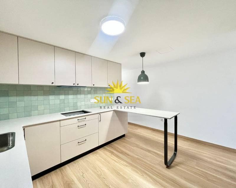 Appartement de 4 chambres à louer à Torrevieja avec garage - 1 500 € (Ref: 9529031)