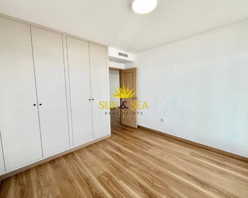 Appartement de 4 chambres à louer à Torrevieja avec garage - 1 500 € (Ref: 9529031)