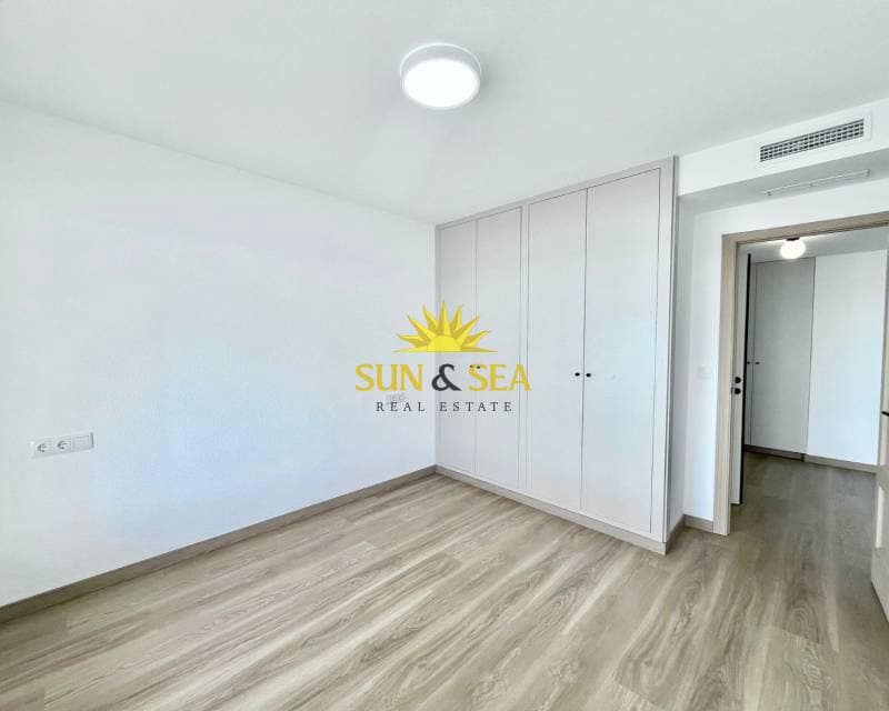 Appartement de 4 chambres à louer à Torrevieja avec garage - 1 500 € (Ref: 9529031)