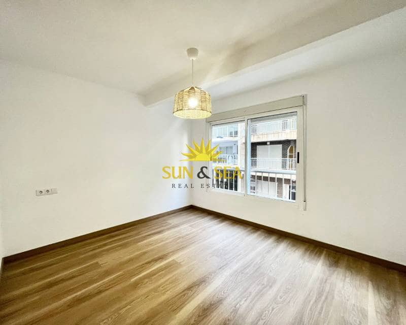 Appartement de 4 chambres à louer à Torrevieja avec garage - 1 500 € (Ref: 9529031)