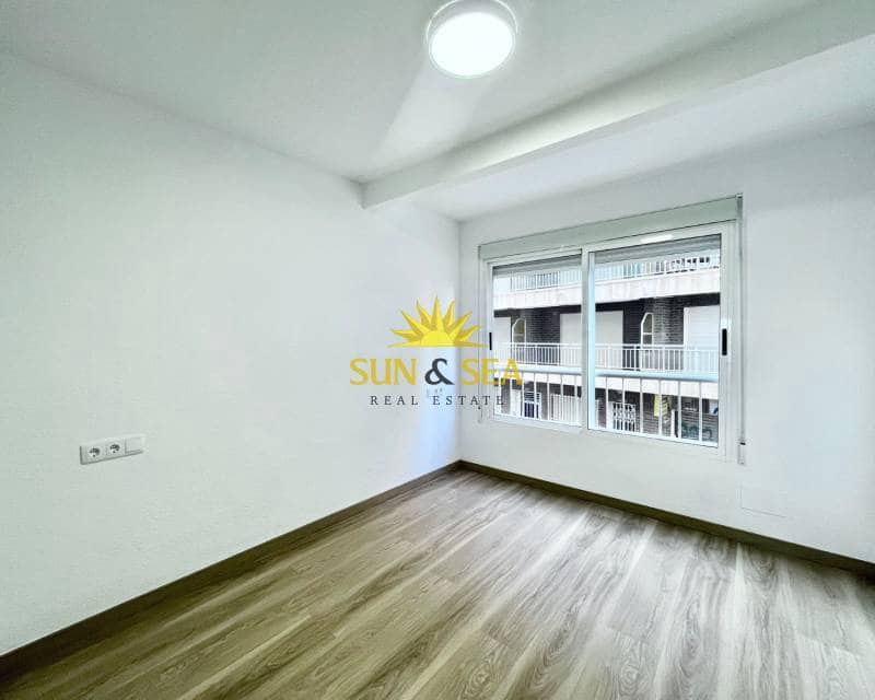 Appartement de 4 chambres à louer à Torrevieja avec garage - 1 500 € (Ref: 9529031)