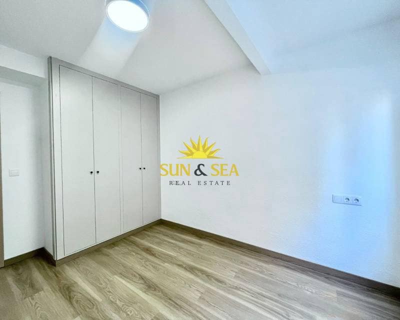 Appartement de 4 chambres à louer à Torrevieja avec garage - 1 500 € (Ref: 9529031)