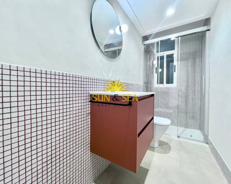 Appartement de 4 chambres à louer à Torrevieja avec garage - 1 500 € (Ref: 9529031)