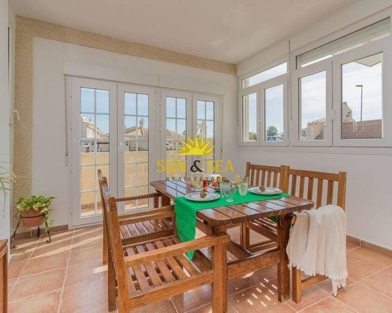 3 soverom Villa til salgs i Playa Flamenca med svømmebasseng garasje - € 239 000 (Ref: 9529032)