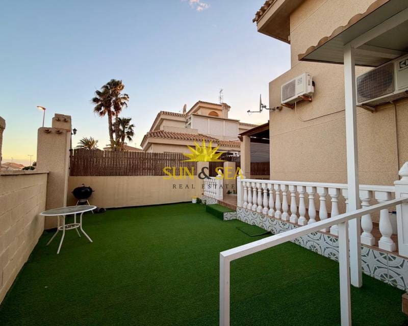 3 soverom Villa til salgs i Playa Flamenca med svømmebasseng garasje - € 239 000 (Ref: 9529032)