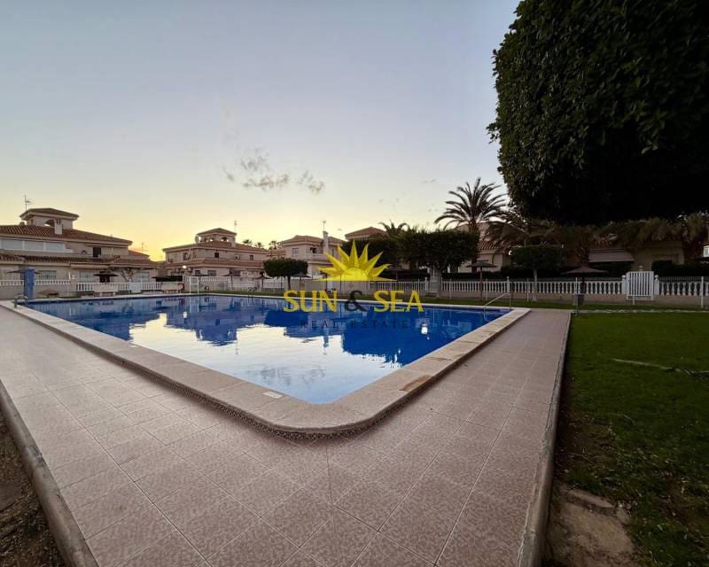 3 soverom Villa til salgs i Playa Flamenca med svømmebasseng garasje - € 239 000 (Ref: 9529032)