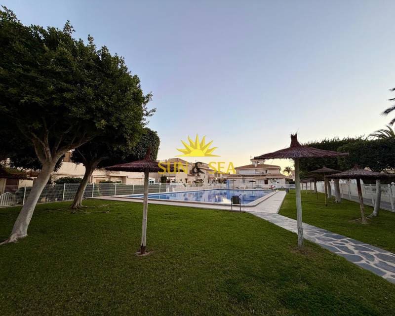 3 soverom Villa til salgs i Playa Flamenca med svømmebasseng garasje - € 239 000 (Ref: 9529032)