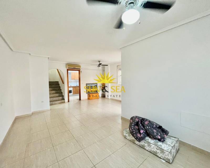 3 soveværelse Villa til leje i Ciudad Quesada med swimmingpool - € 1.200 (Ref: 9532307)