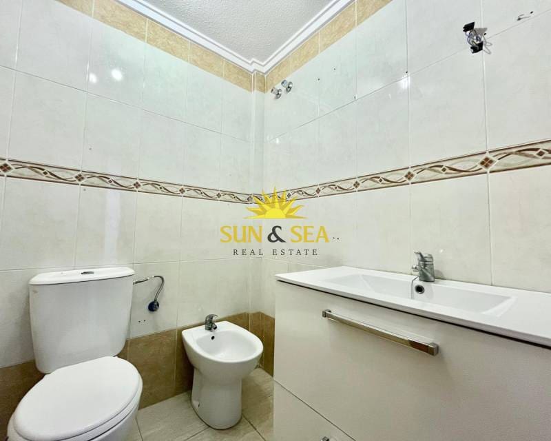 3 soveværelse Villa til leje i Ciudad Quesada med swimmingpool - € 1.200 (Ref: 9532307)