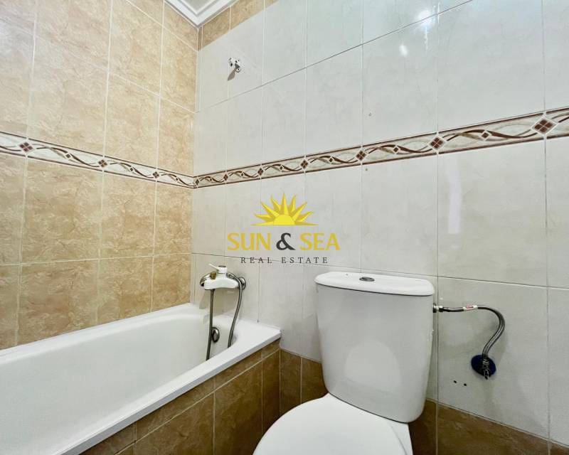 3 soveværelse Villa til leje i Ciudad Quesada med swimmingpool - € 1.200 (Ref: 9532307)