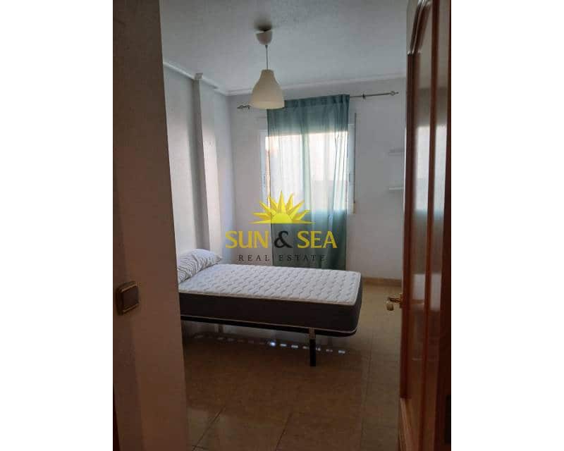 3 sovrum Lägenhet att hyra i Torrevieja - 800 € (Ref: 9541885)