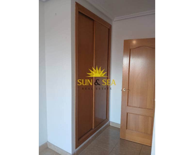 3 sovrum Lägenhet att hyra i Torrevieja - 800 € (Ref: 9541885)