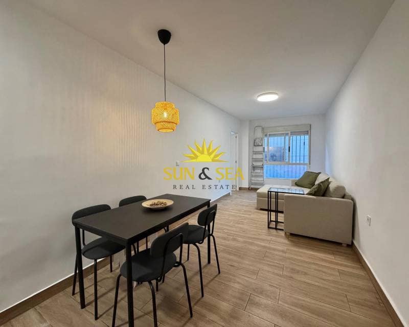 1 slaapkamer Appartement te huur in Torrevieja - € 700 (Ref: 9547250)