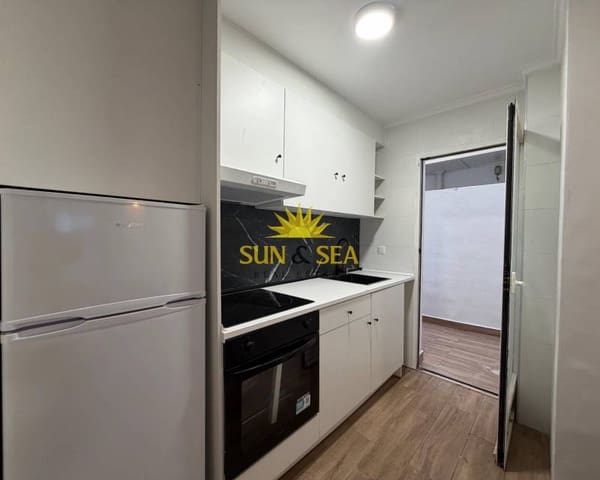 1 slaapkamer Appartement te huur in Centro, Torrevieja - € 700 (Ref: 9547250)