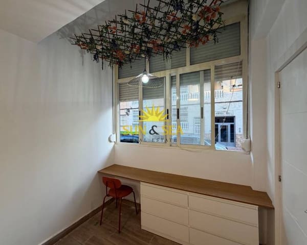 1 slaapkamer Appartement te huur in Centro, Torrevieja - € 700 (Ref: 9547250)