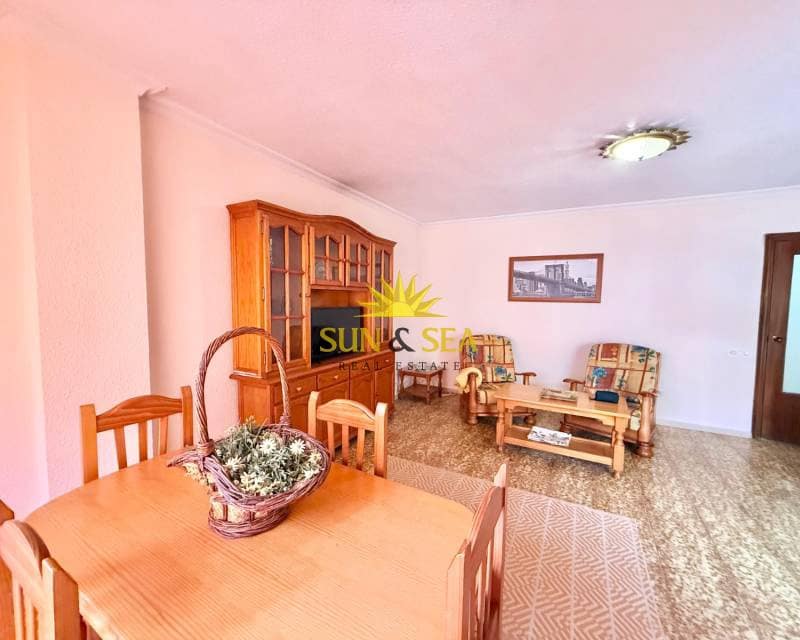 3 slaapkamer Appartement te huur in Torrevieja - € 800 (Ref: 9570090)