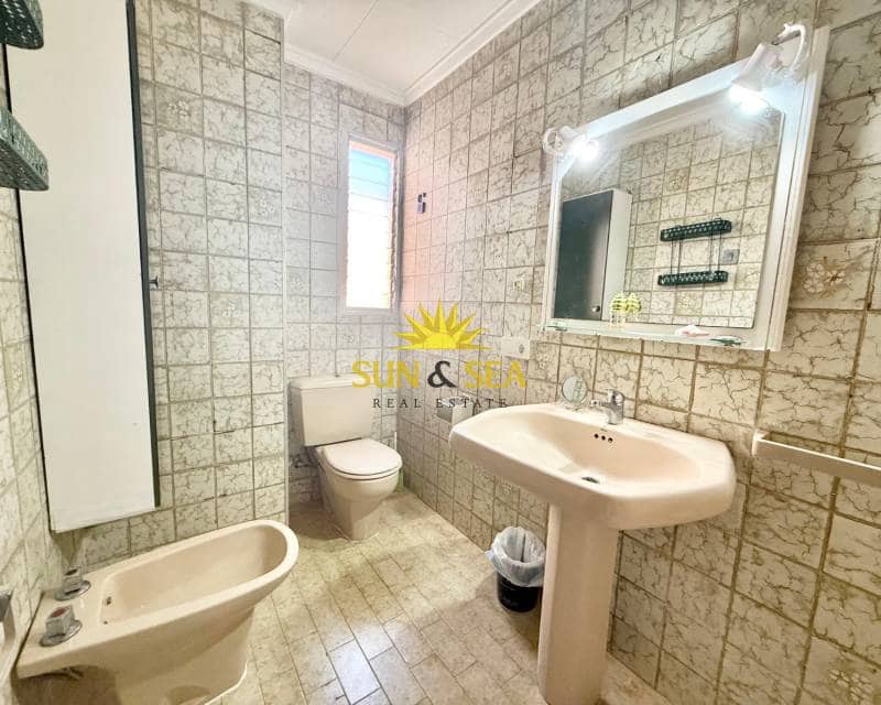 3 slaapkamer Appartement te huur in Torrevieja - € 800 (Ref: 9570090)