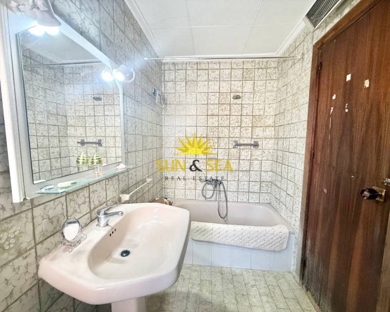 3 slaapkamer Appartement te huur in Torrevieja - € 800 (Ref: 9570090)