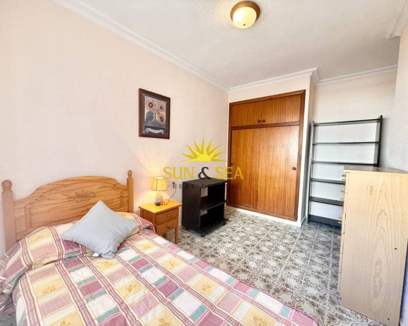 3 slaapkamer Appartement te huur in Torrevieja - € 800 (Ref: 9570090)