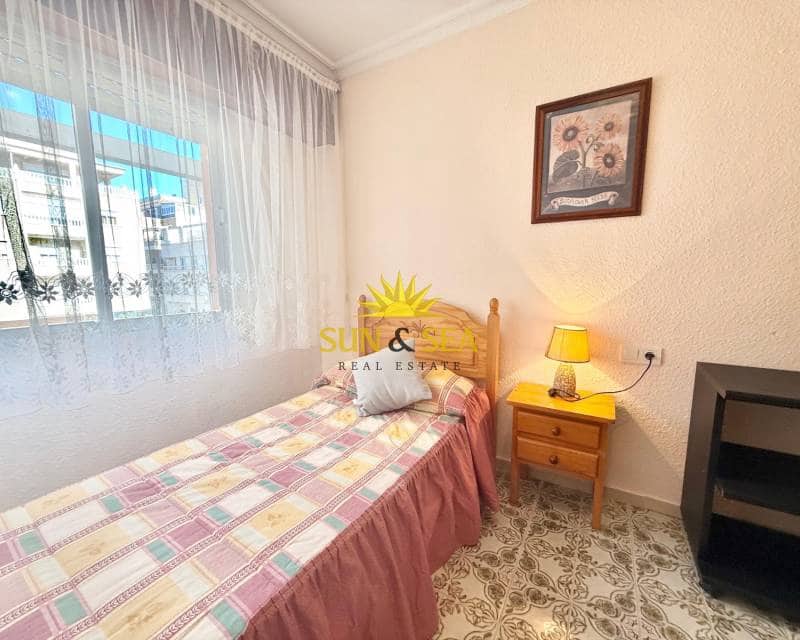 3 slaapkamer Appartement te huur in Torrevieja - € 800 (Ref: 9570090)