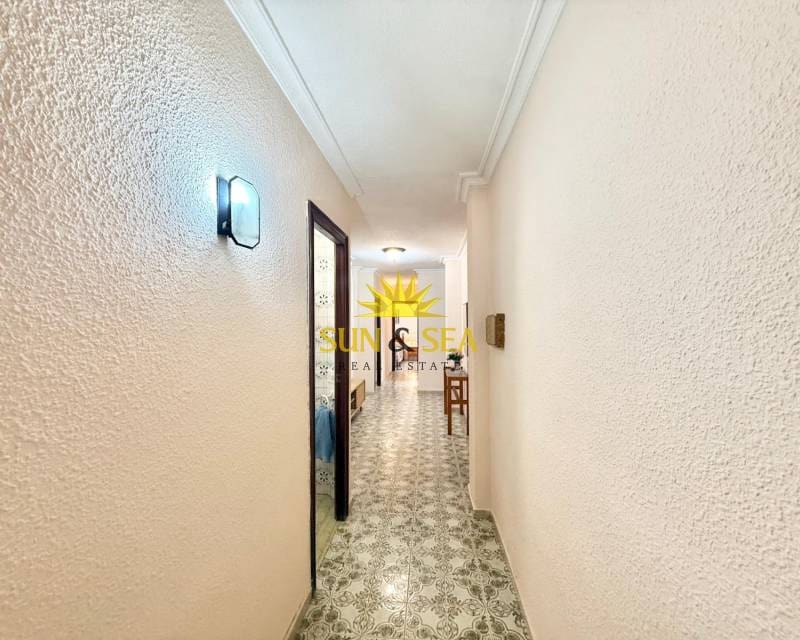 3 slaapkamer Appartement te huur in Torrevieja - € 800 (Ref: 9570090)