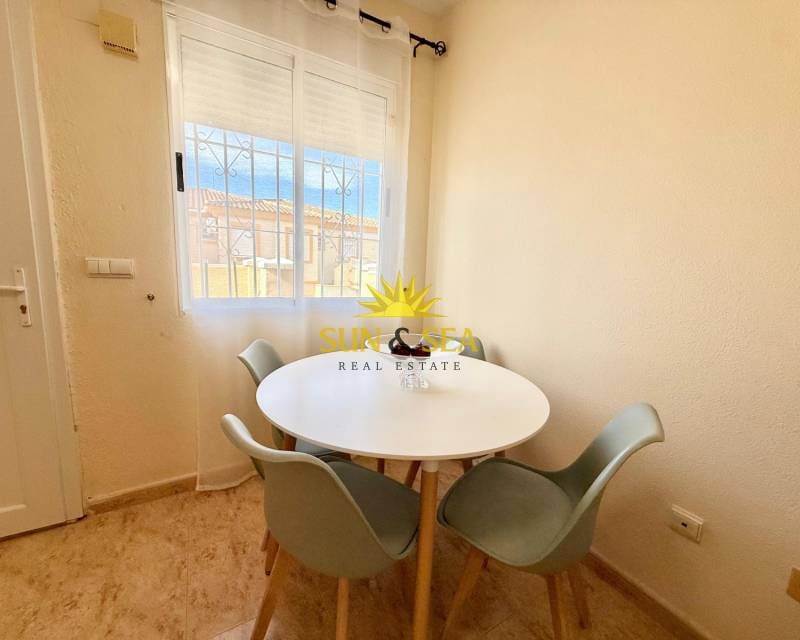 2 soveværelse Byhus til leje i Orihuela Costa med swimmingpool - € 800 (Ref: 9570198)