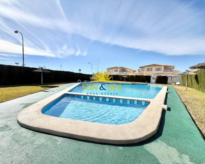 2 soveværelse Byhus til leje i Orihuela Costa med swimmingpool - € 800 (Ref: 9570198)