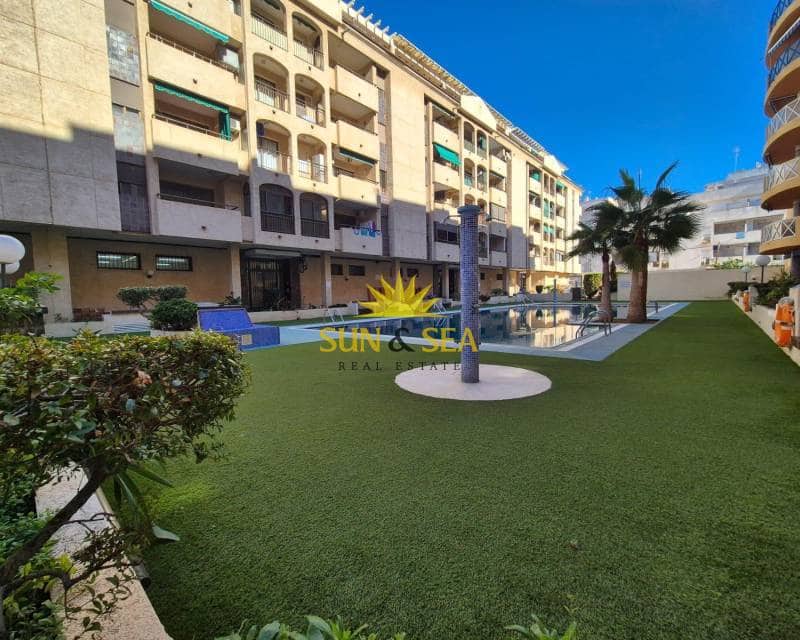 Apartamento de 3 habitaciones en Torrevieja en venta con piscina - 165.000 € (Ref: 9579183)