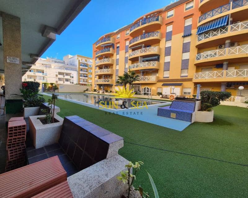 Apartamento de 3 habitaciones en Torrevieja en venta con piscina - 165.000 € (Ref: 9579183)
