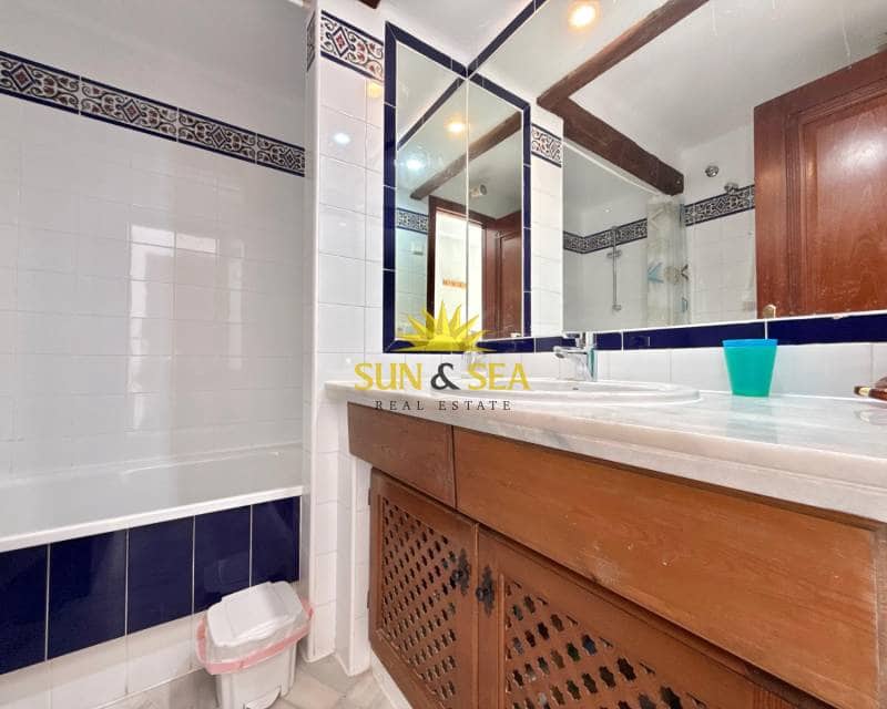 3 Zimmer Apartment zu vermieten in Torrevieja mit Pool Garage - 1.500 € (Ref: 9581259)