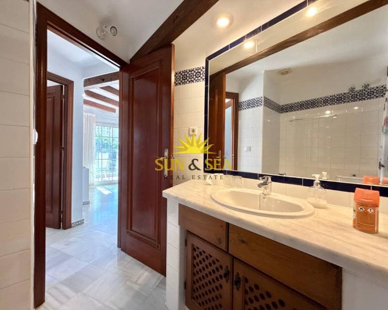 3 Zimmer Apartment zu vermieten in Torrevieja mit Pool Garage - 1.500 € (Ref: 9581259)