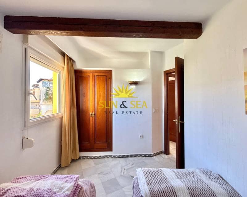 3 Zimmer Apartment zu vermieten in Torrevieja mit Pool Garage - 1.500 € (Ref: 9581259)