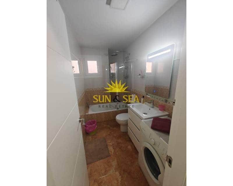 2 soverom Leilighet til leie i Torrevieja med svømmebasseng garasje - € 800 (Ref: 9588154)