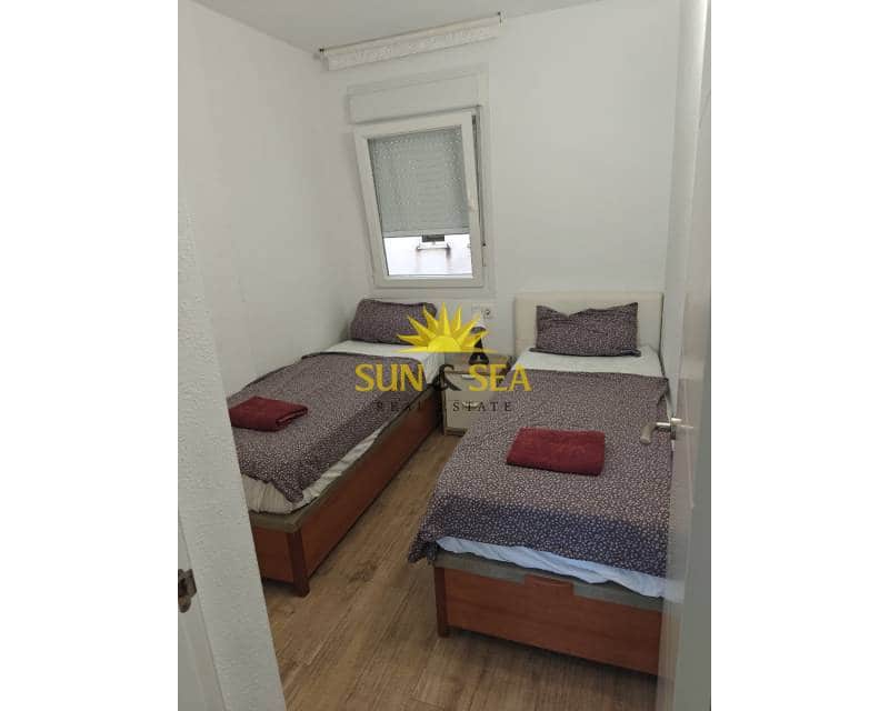 2 soverom Leilighet til leie i Torrevieja med svømmebasseng garasje - € 800 (Ref: 9588154)