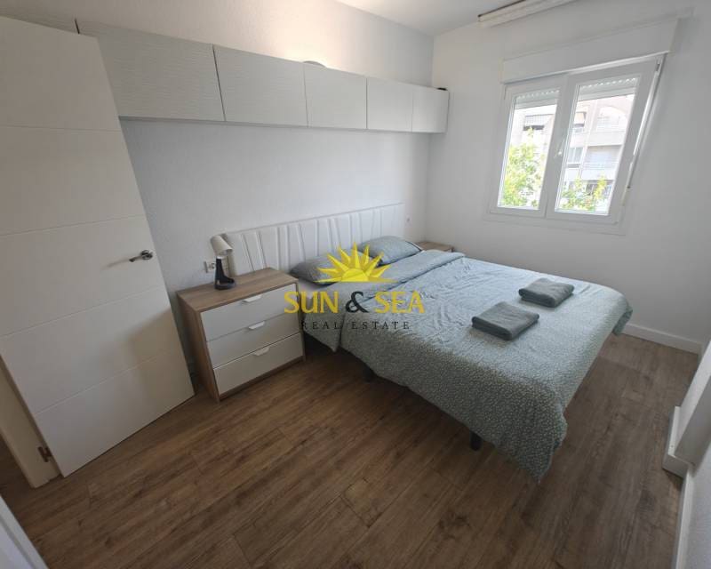 2 soverom Leilighet til leie i Torrevieja med svømmebasseng garasje - € 800 (Ref: 9588154)