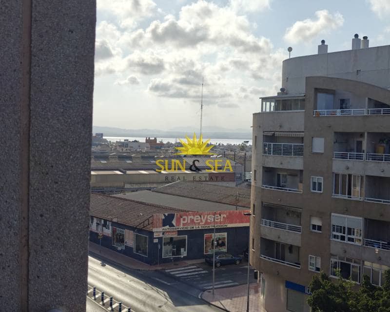 2 soverom Leilighet til leie i Torrevieja med svømmebasseng garasje - € 800 (Ref: 9588154)