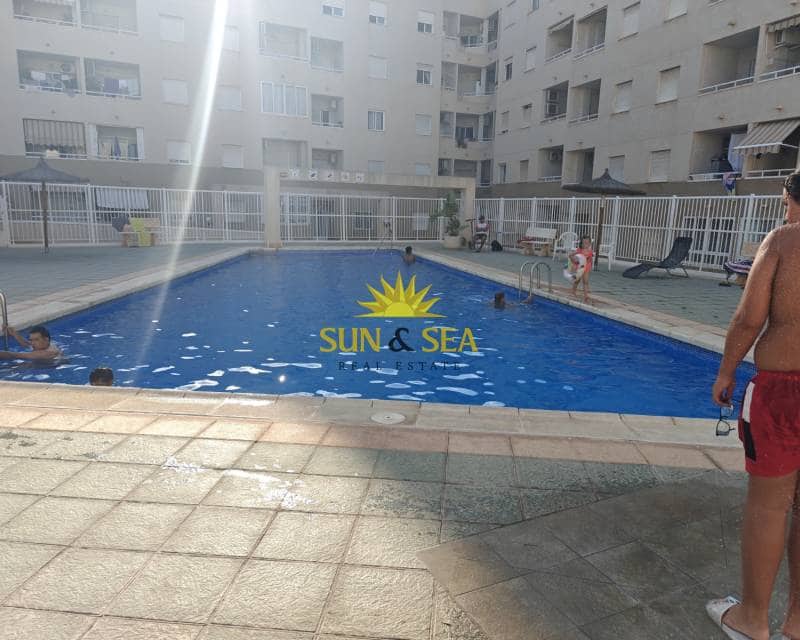 2 soverom Leilighet til leie i Torrevieja med svømmebasseng garasje - € 800 (Ref: 9588154)