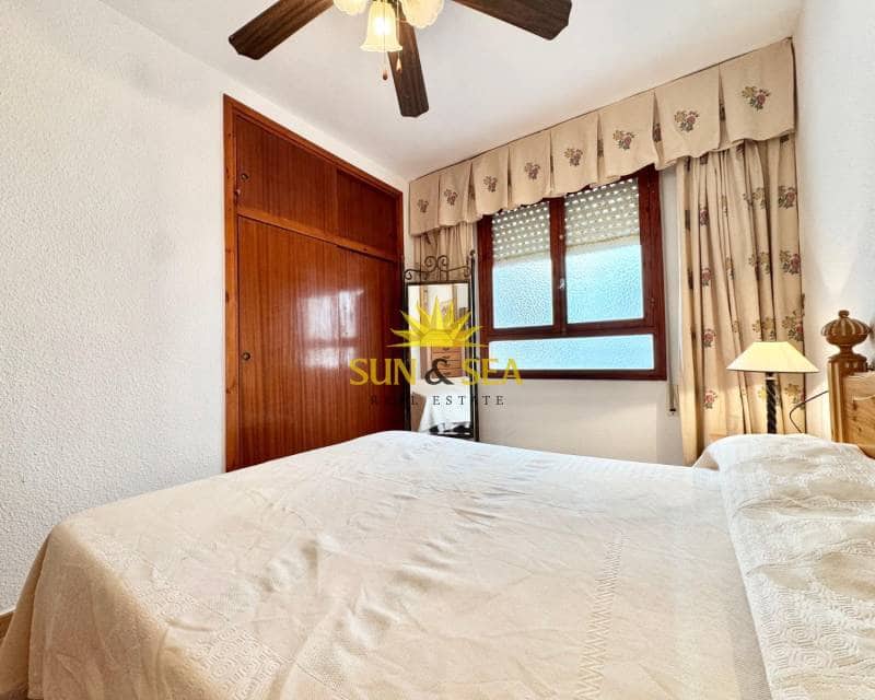 3 soverom Leilighet til leie i Torrevieja med svømmebasseng - € 900 (Ref: 9590357)